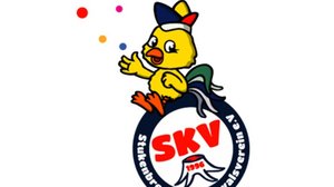 Logo des Stukenbrocker Karnevalvereins: Kleiner Stuki mit Jeckenmütze auf Schriftzug
