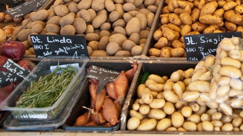 Kartoffelauslage Wochenmarkt