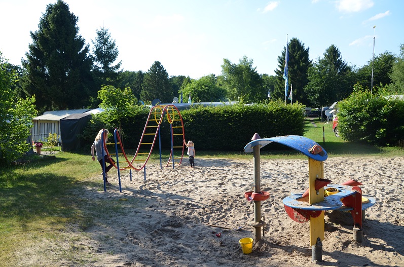 Foto: Spielplatz auf dem Campingplatz am Furlbach © Stadt SHS